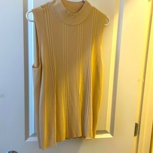 Sleeveless top size 22 plus size.